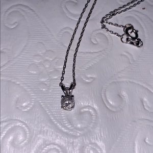 Necklace with diamond stud
